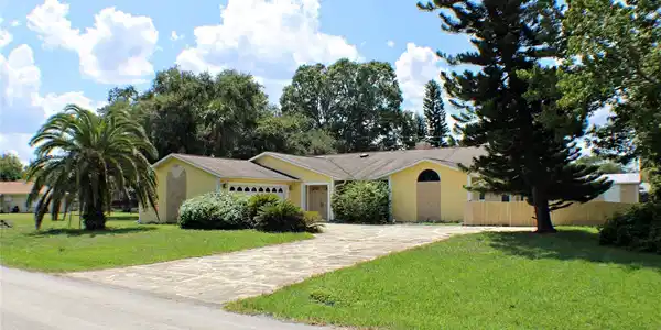 2030 Queen Palm DRIVE