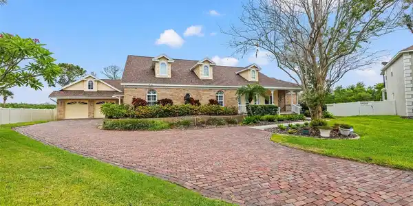 8662 PELICAN COURT