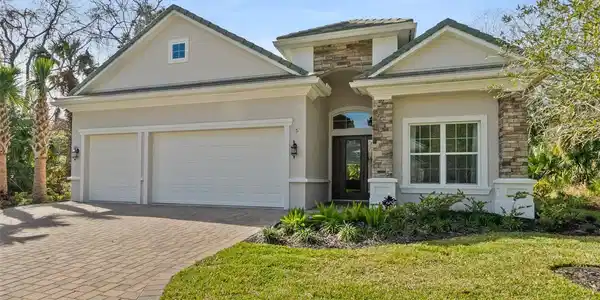 5 LONGVIEW WAY N