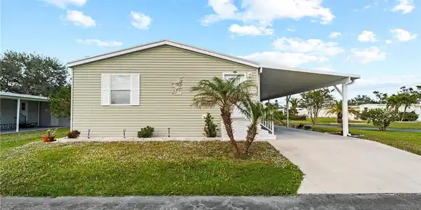 512 ASHWOOD DRIVE