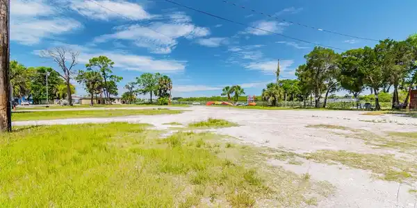 5325 TREADWAY DRIVE