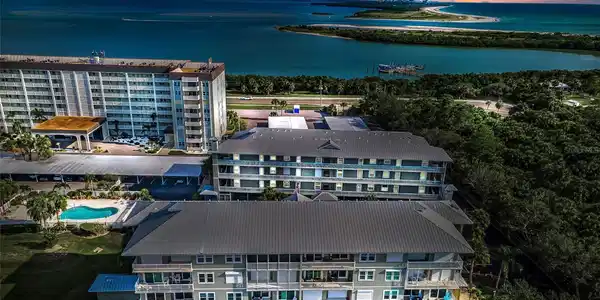 7 ISLAND PARK PLACE