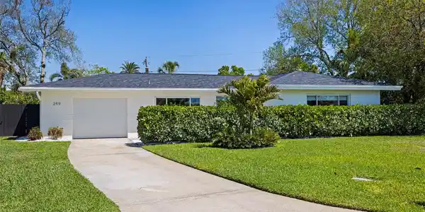 259 MINEOLA DRIVE E