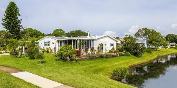 611 PORTSIDE LANE