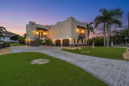 302 COLONIA LANE W