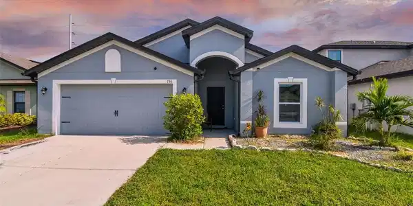 736 CHATHAM WALK