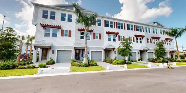 1624 COMPASS POINTE COURT