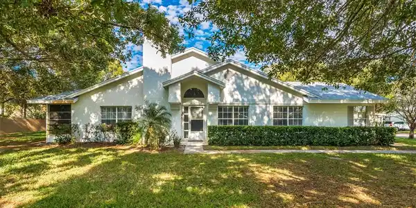 2727 FEATHERSTONE
