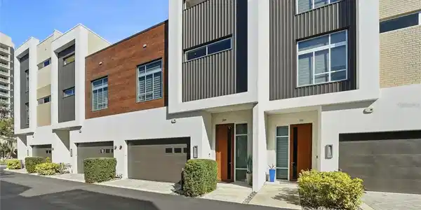 221 COSMOPOLITAN COURT
