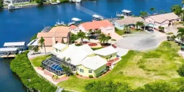 6646 DOLPHIN COVE