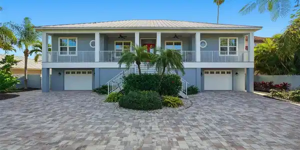 401 HARBOR DRIVE