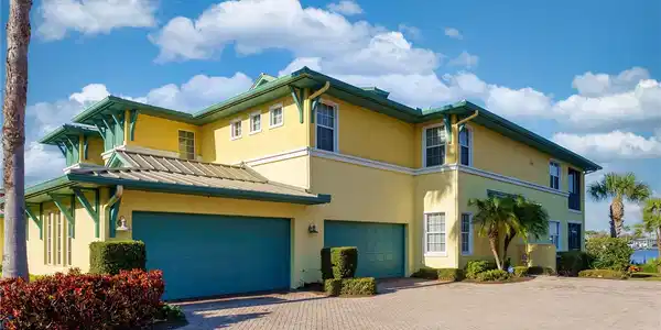 1121 RIVERSCAPE