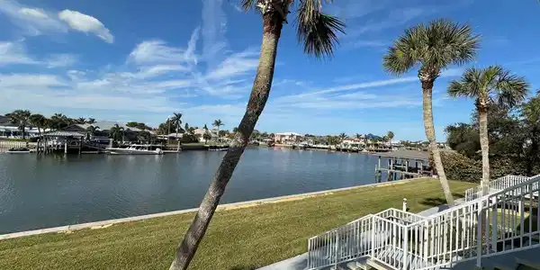 335 N CAUSEWAY