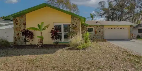 121 COUNTRY VILLAS DRIVE