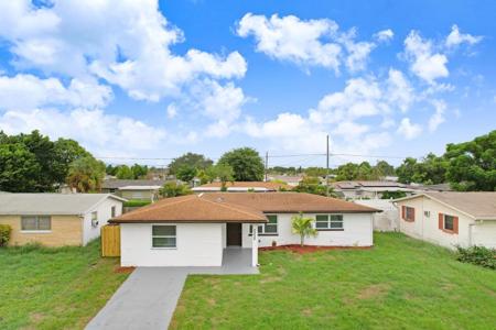 2235 ROSELAWN DRIVE