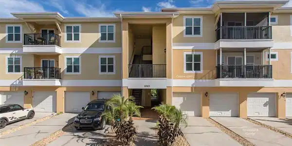 5065 ROYAL PALMS WAY