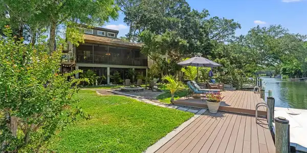 7233 TROPICAL DRIVE