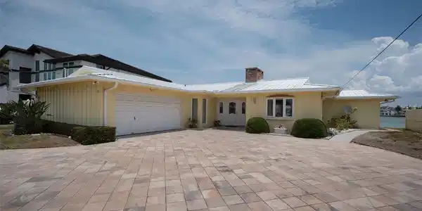 516 HARBOR DRIVE N