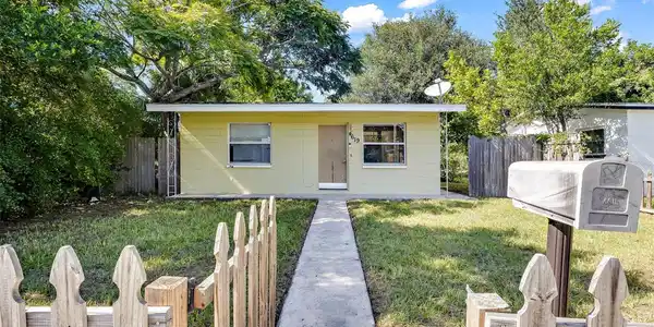 4619 19TH S