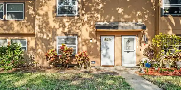 1819 CLEARBROOKE DRIVE