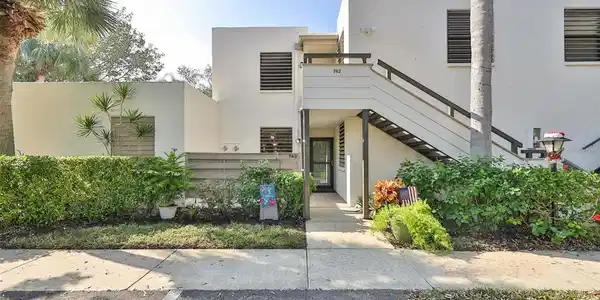 743 OAKVIEW