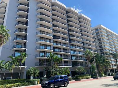 8877 COLLINS AVENUE