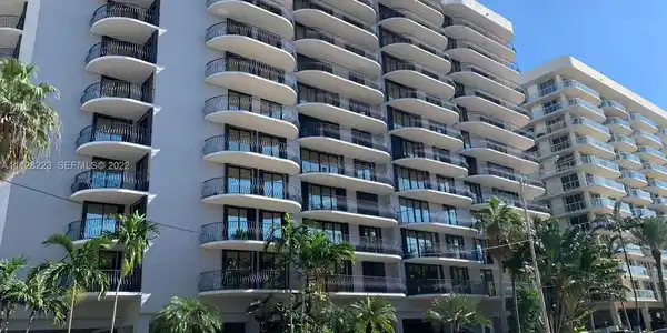 8877 COLLINS AVENUE