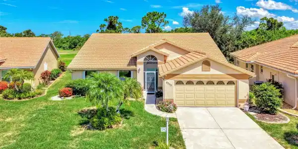 8252 PARKSIDE DRIVE
