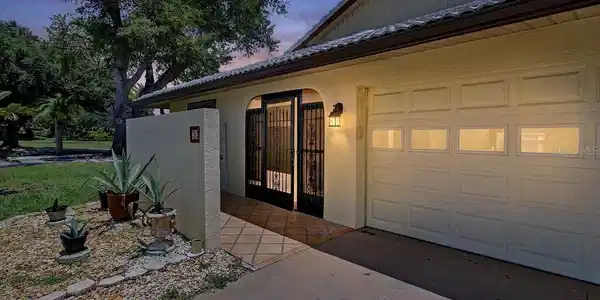 20 IDLE SANDS DRIVE