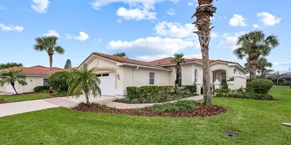 7 LA COSTA PLACE