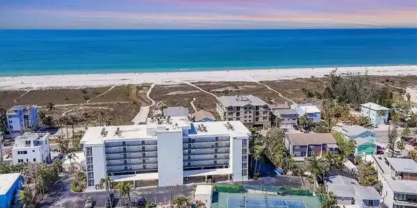 625 BEACH ROAD