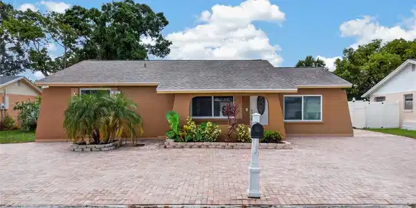 6711 GLEN FOREST COURT