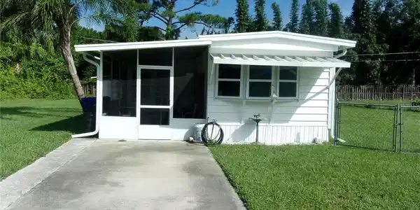 1079 ROBERTS LANE