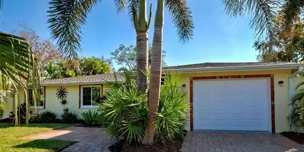 3695 SHAMROCK DRIVE