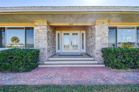 809 WHITCOMB BOULEVARD