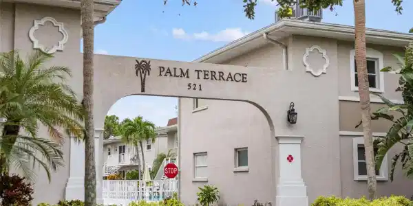 521 W VENICE AVENUE