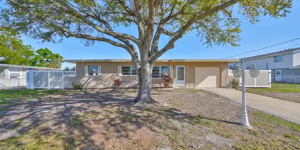 473 FAIRFAX LANE