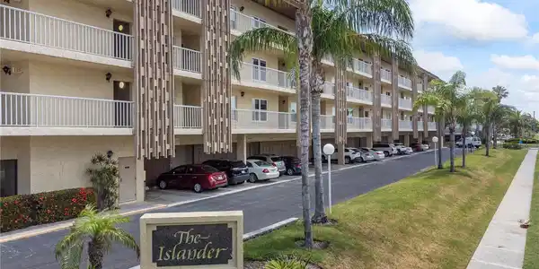 105 ISLAND WAY