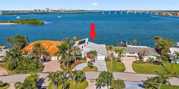 492 HARBOR N