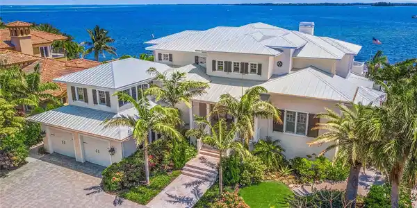 641 KEY ROYALE DRIVE
