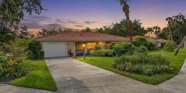 122 49TH COURT E