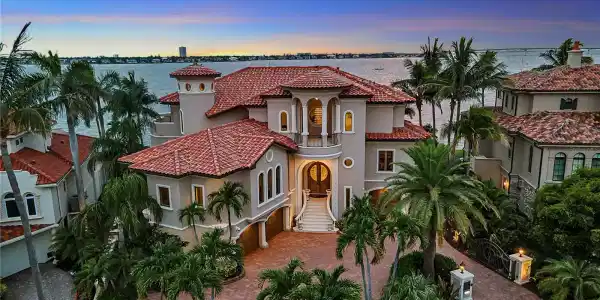 1372 HARBOR DRIVE