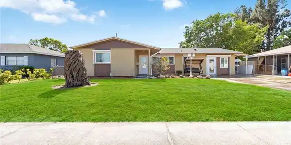 2404 BAYSHORE GARDENS