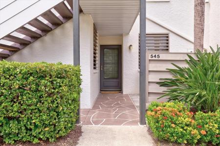 545 LAKESIDE DRIVE