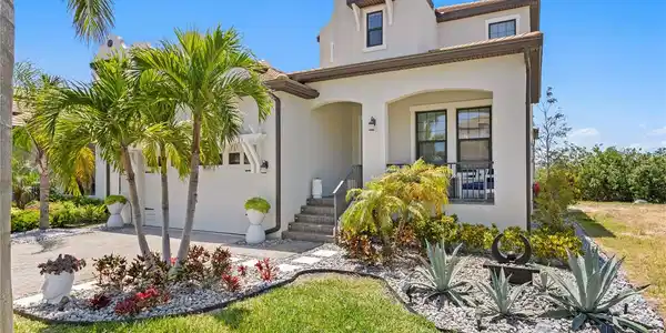 916 SEAGRAPE DRIVE