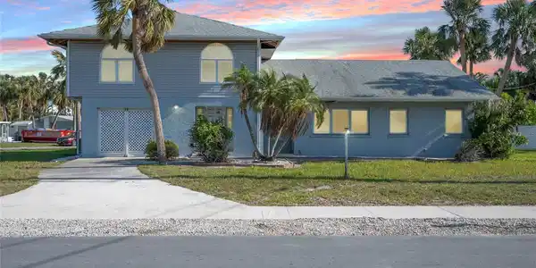 5607 HOLMES BOULEVARD
