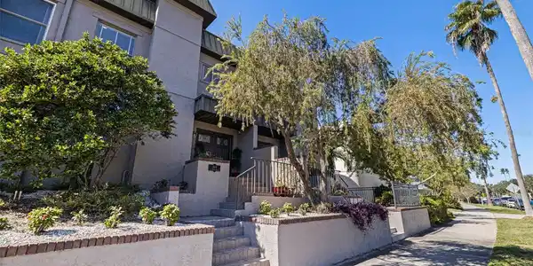 164 E DAVIS BOULEVARD