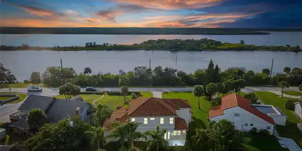 2571 JOHN ANDERSON DRIVE