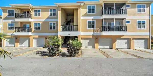 5065 ROYAL PALMS WAY