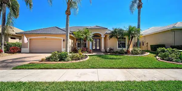 605 COCKATOO CIRCLE